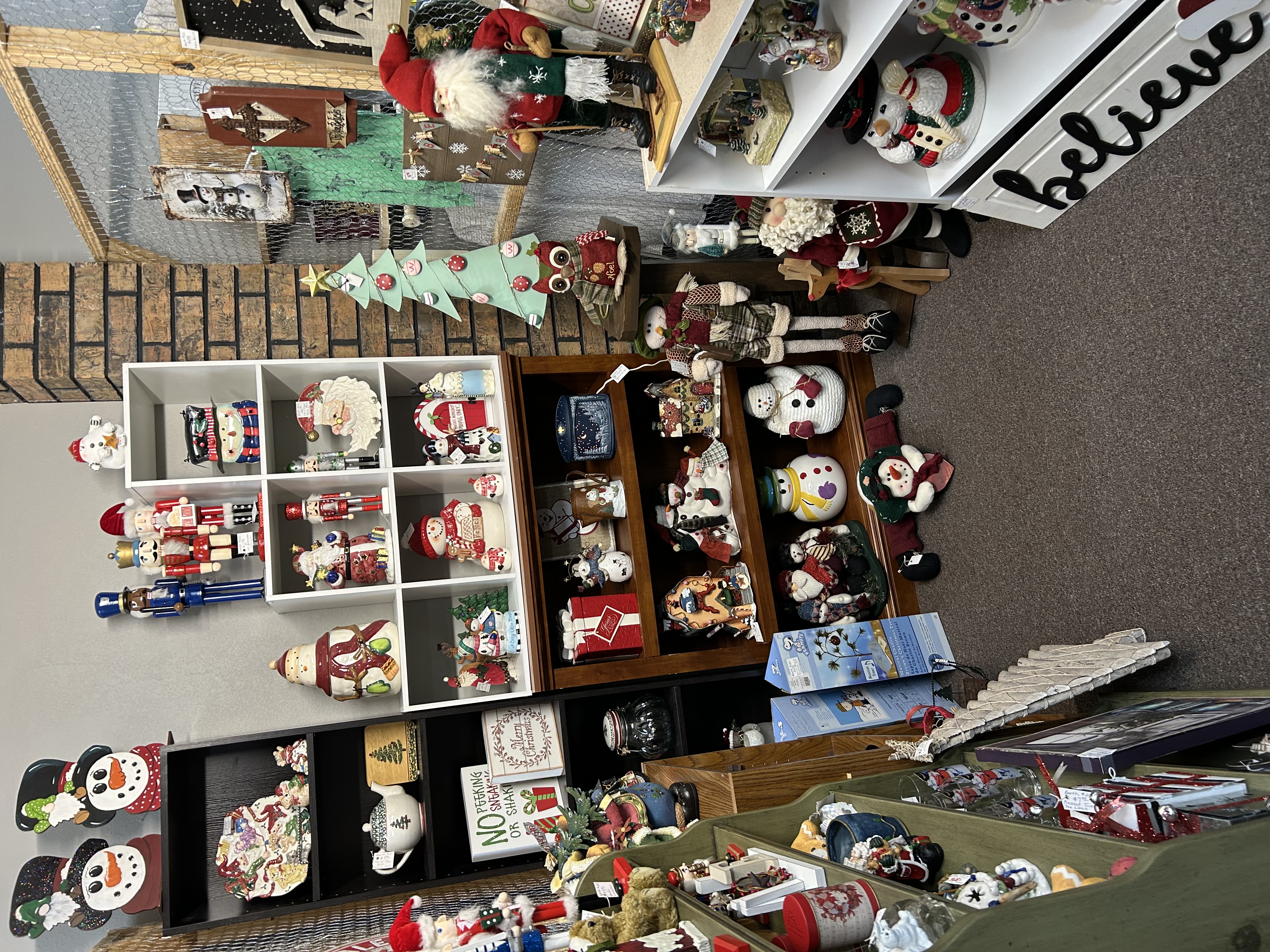 A cozy antique booth with Christmas decor.
